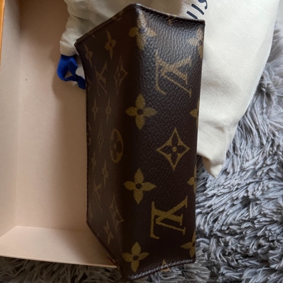 Louis Vuitton toilet pouch 15 MNG - Picture 5 of 5